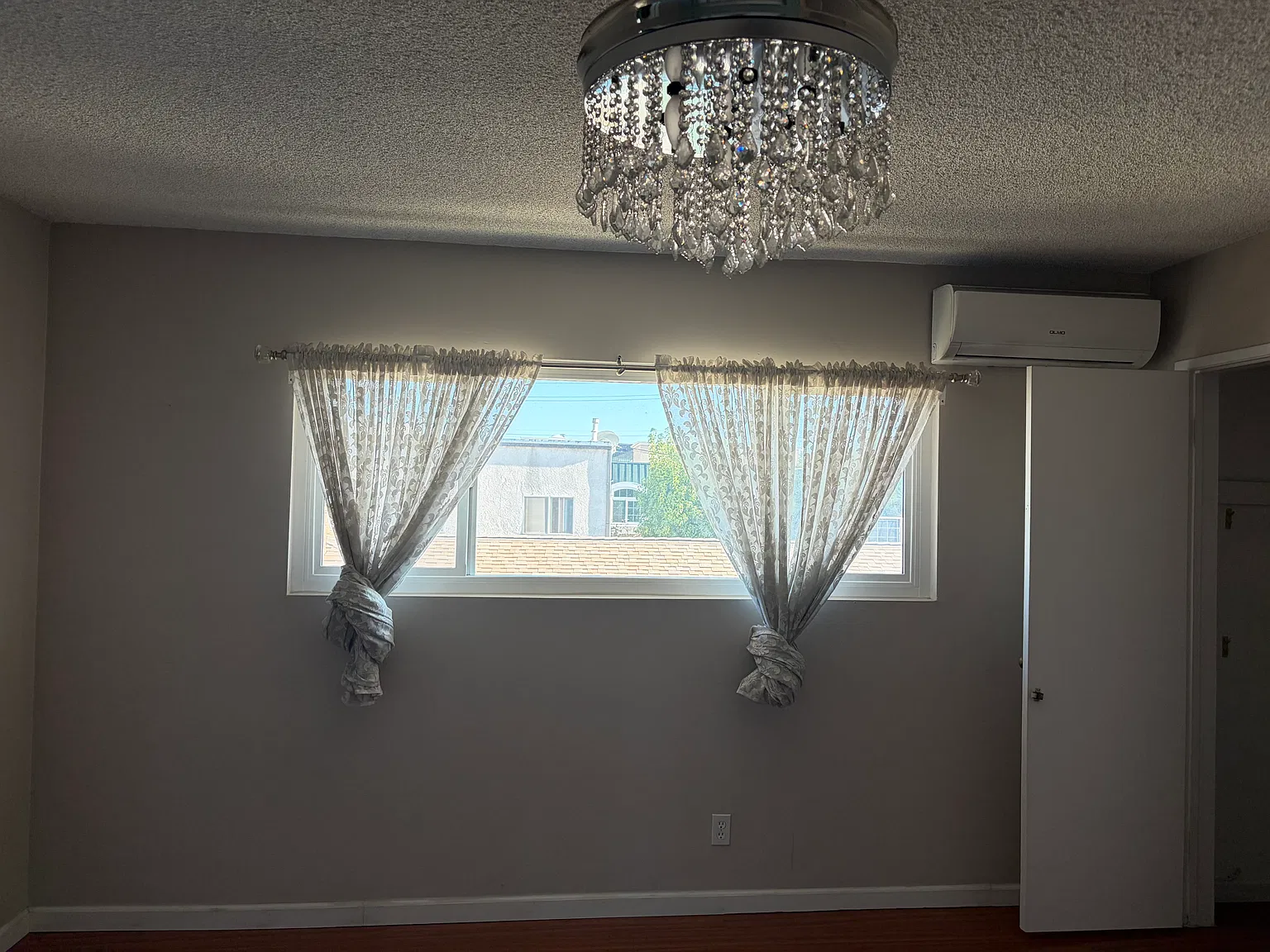 2 bed, 1050 sqft, $3,300 — Photo 3