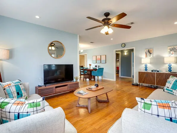 4517 Avenue P 1/2, Galveston, TX 77551