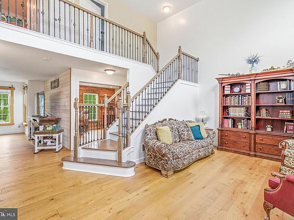 5th image of 332 Cornerstone Ct