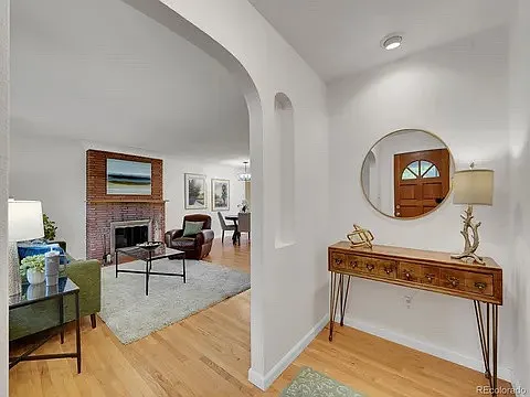 960 Garrison St — Photo 3