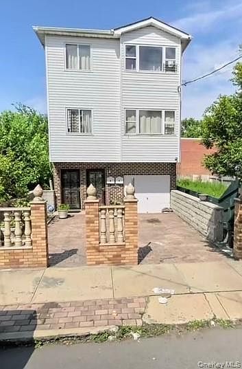 1st image of 998 Crescent St #2