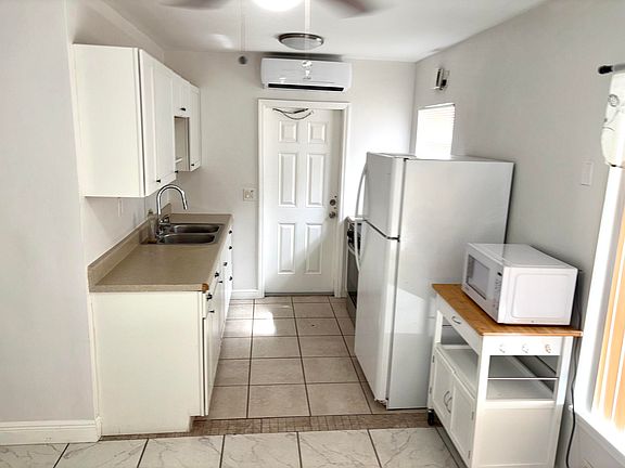 4th image of 417 NE 2nd St
