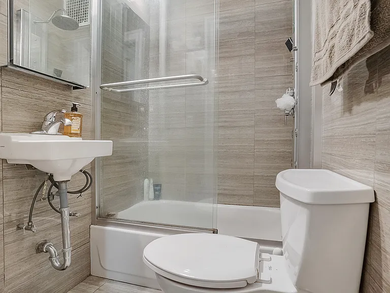 72 University Pl #5E — Photo 7