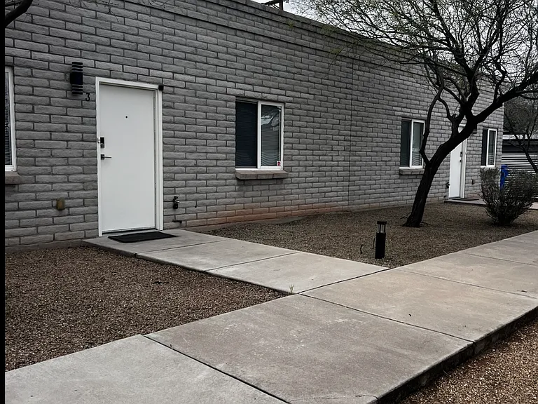 2415 N Columbus Blvd #3 — Photo 1