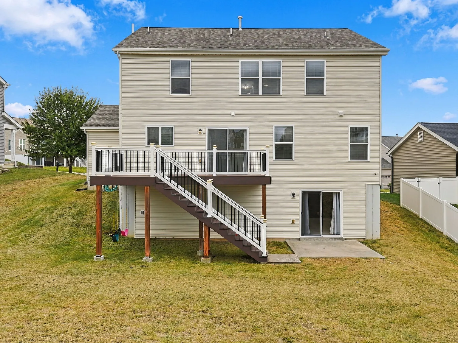 4 bed, 3.5 bath, 3028 sqft, $2,995 — Photo 2