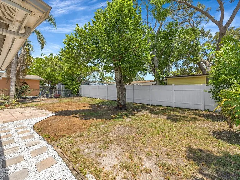 7804 Niagara Dr — Photo 18