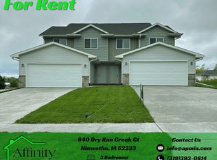 840 Dry Run Creek Ct, Hiawatha, IA 52233