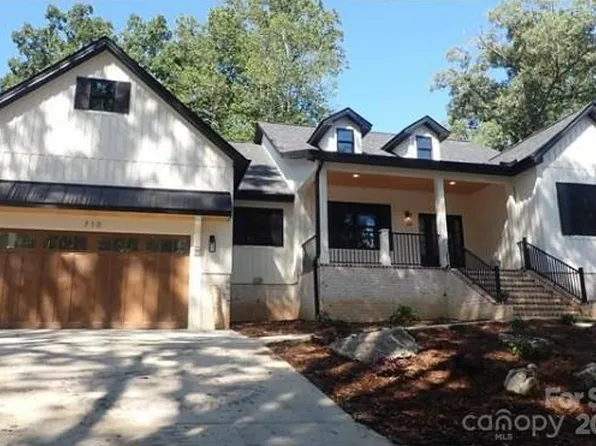 710 Knollwood Dr, Hendersonville, NC 28791