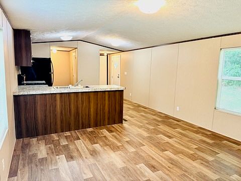 3rd image of 67 Cove Landing Ln