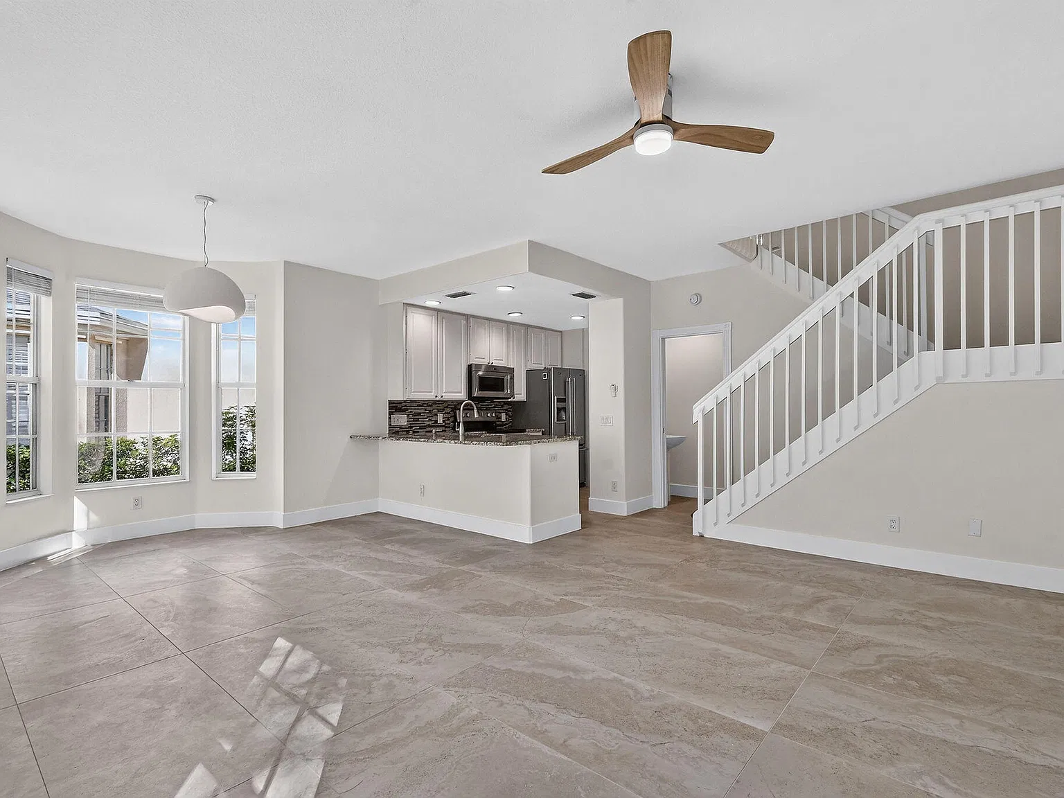 3 bed, 2.5 bath, 1413 sqft, $3,700 — Photo 4
