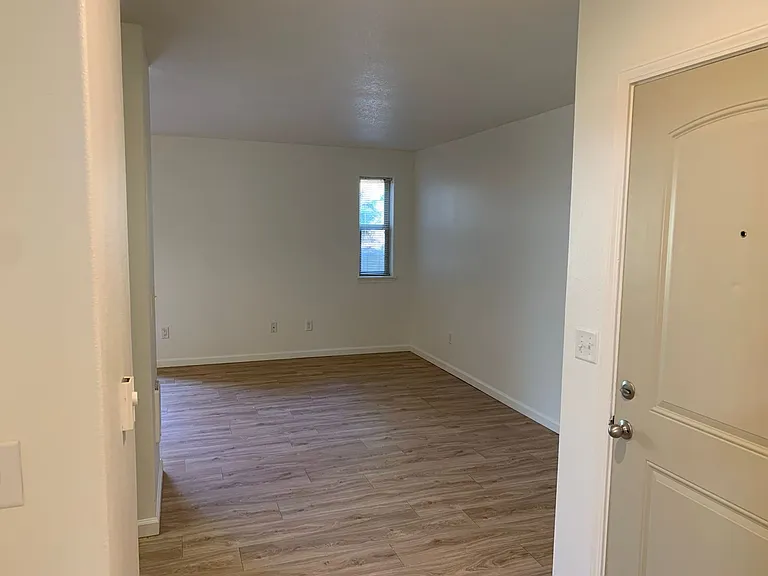 Falcon Ridge Apartments — Photo 11
