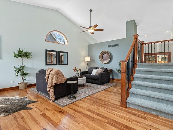 5th image of 1006 Hinsdale Dr