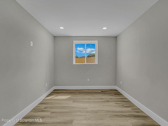 5th image of 215 Hickory St #14