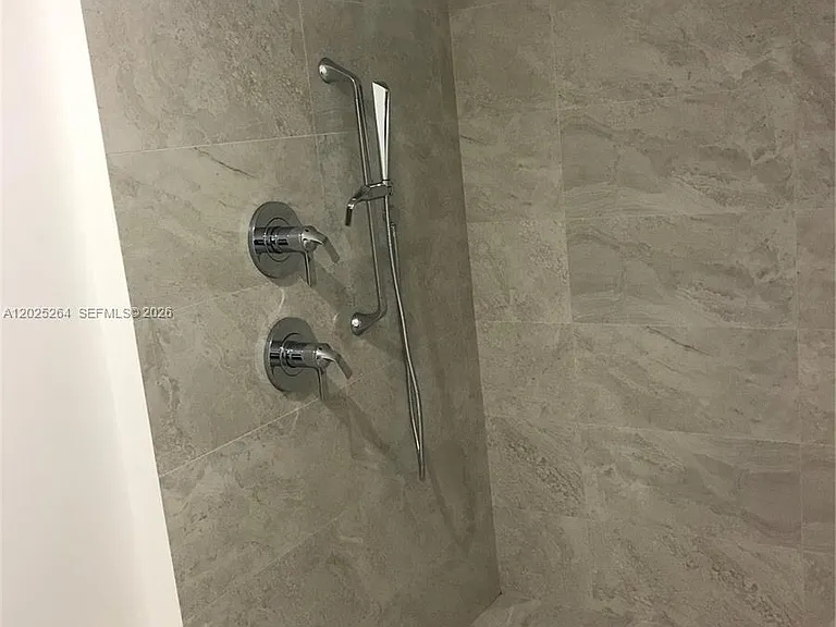 488 NE 18th St #3002 — Photo 16