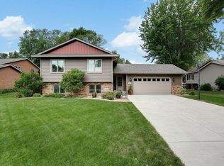 3953 McMenemy St, Vadnais Heights, MN 55127