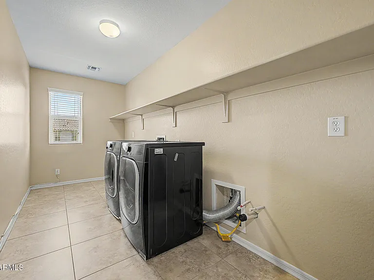 2531 E Eleana Ln — Photo 42