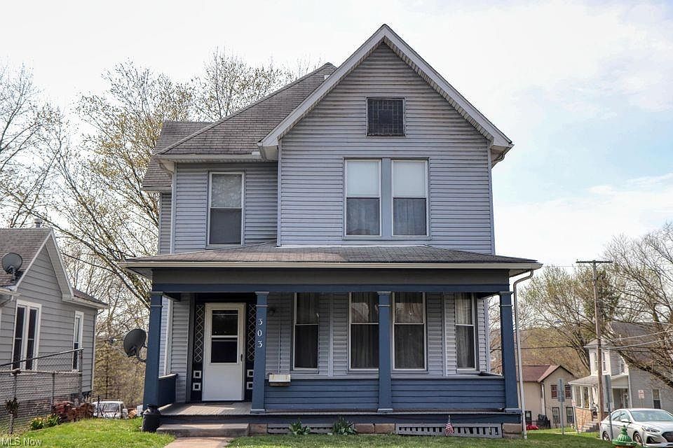 303 Pine St Zanesville Oh 43701 Mls 4285159 Zillow