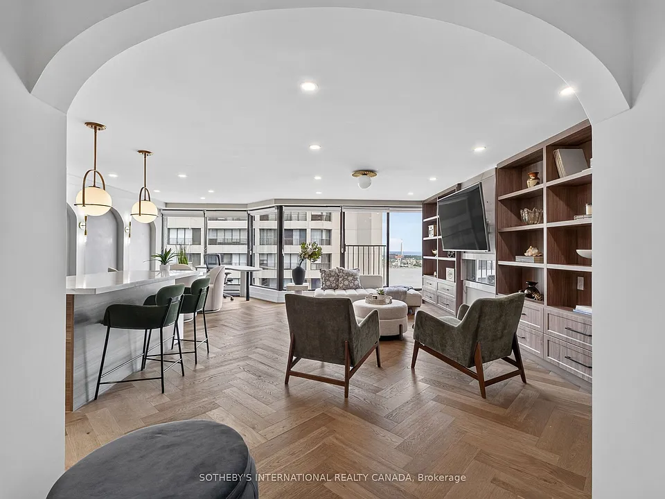 65 Harbour Sq #3503