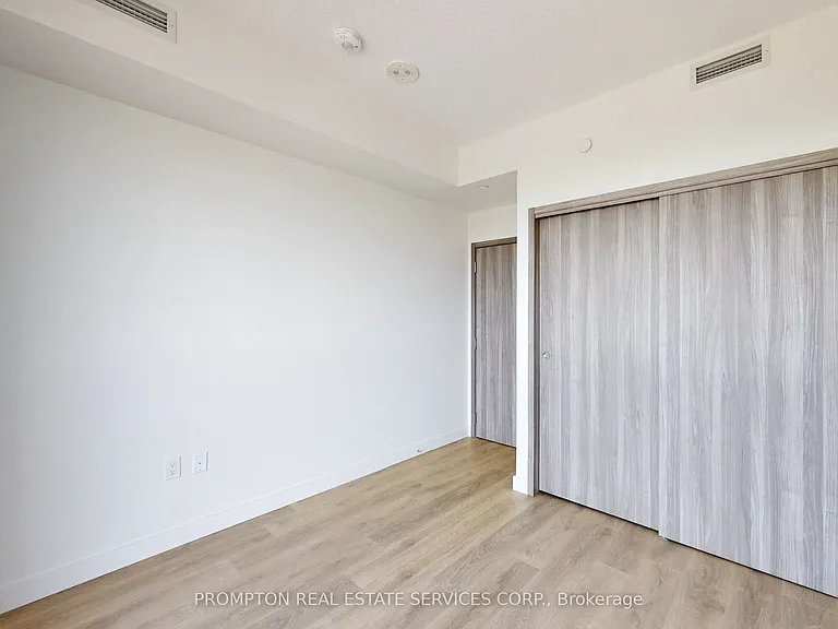 85 McMahon Dr #802 — Photo 16