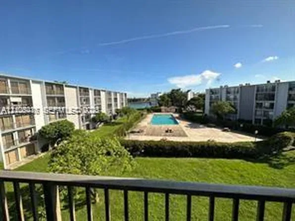 8620 N Sherman Cir, Hollywood, FL