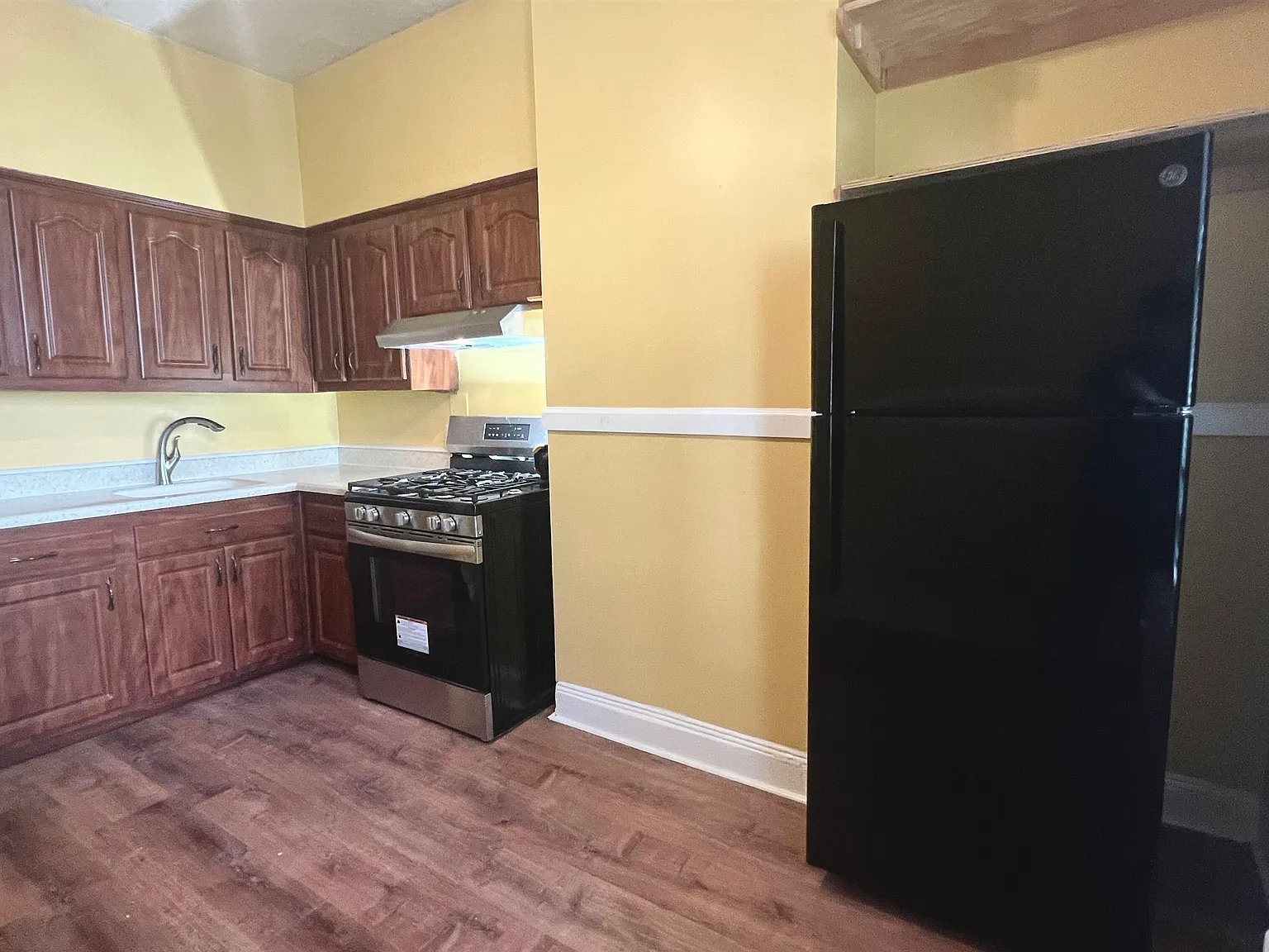 2 bed, 1.0 bath, $2,400 — Photo 3
