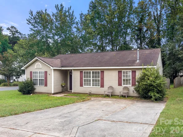 182 Kristens Court Dr, Mooresville, NC 28115