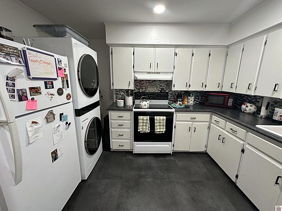 4th image of 321 Irvan St