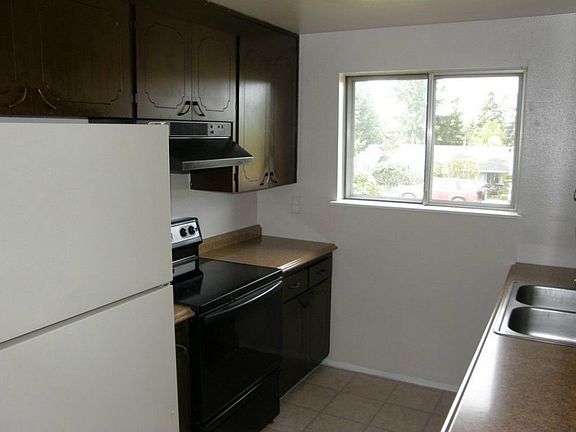 4th image of 1626 E 62nd St