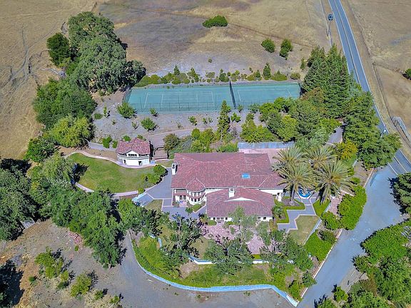 2nd image of 3085 Paseo Vista Ave