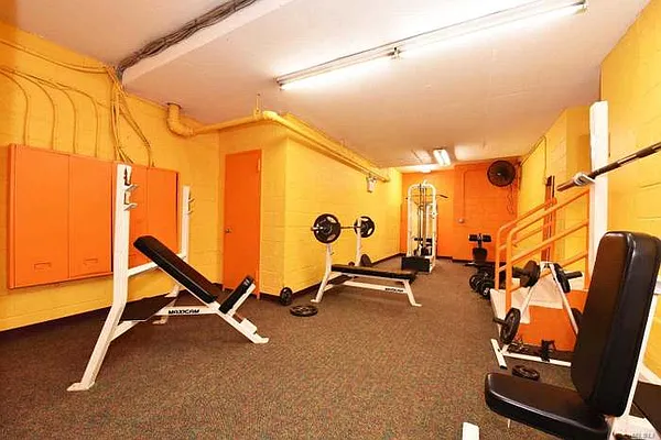 Sold by Metropolitan Property Group | media 33