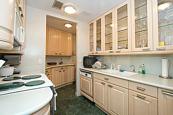 Sold by Adriana Arciello, LREB | media 42