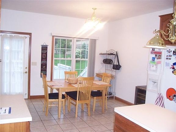 4th image of 16 Bradford Dr