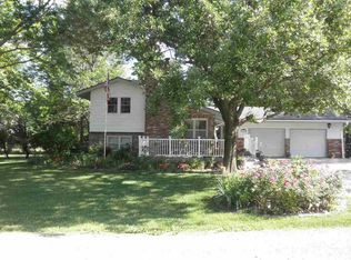 3613 Meadowlark Ln, Winfield, KS 67156