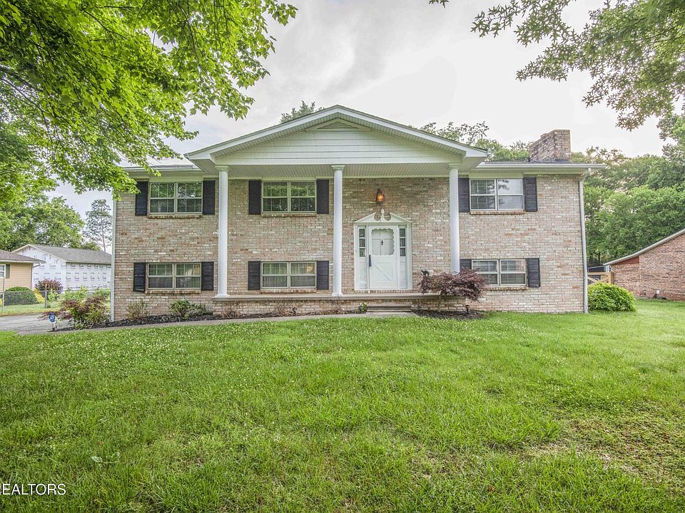 1st image of 800 Foster Dr