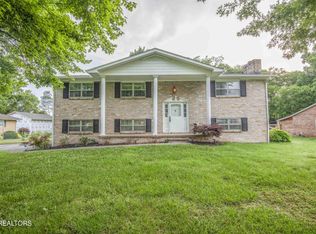 800 Foster Dr, Lenoir City, TN 37772