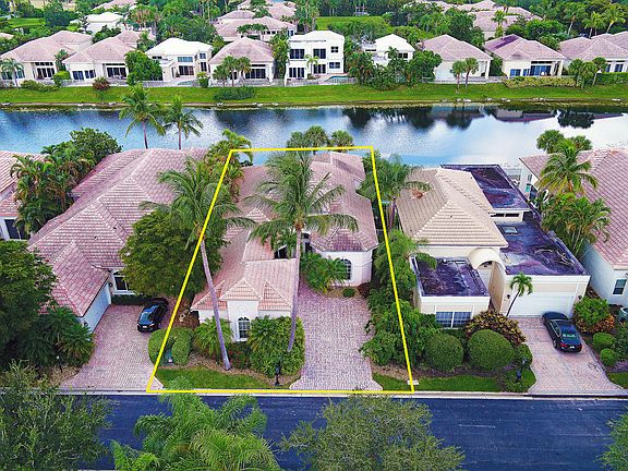 Home For Sale In Boca Grove