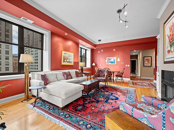 4th image of 30 W Erie St Unit 1002