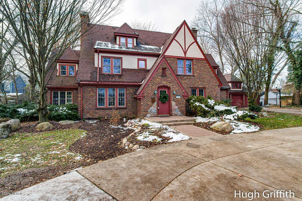 1701 Breton Rd SE photo 1