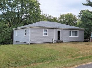 17530 Bellevue Dr, Atchison, KS 66002
