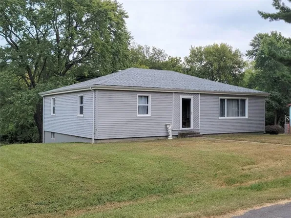 17530 Bellevue Dr, Atchison, KS 66002