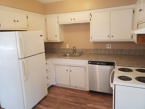 3rd image of 1141-1143 43rd Avenue S Land Park Hls #2