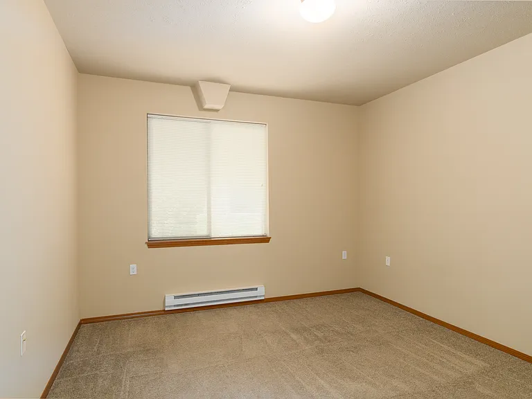 Eagle Point Apartments — Photo 30