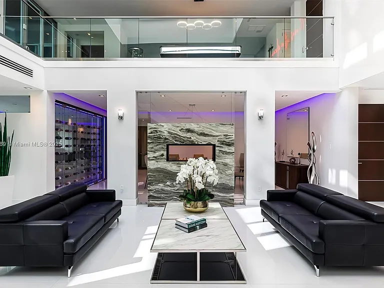 300 Royal Plaza Dr — Photo 10