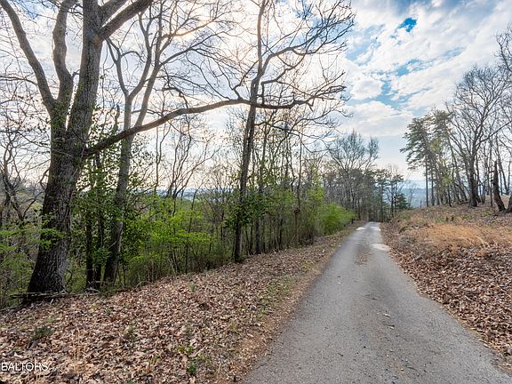 4th image of N Cunningham Rd