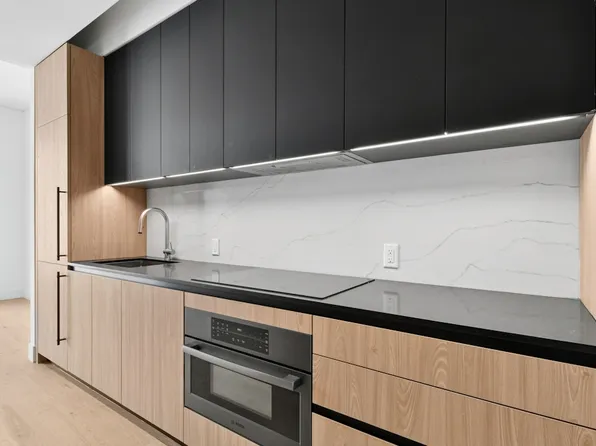 312 West 43rd Street image 3 of 31