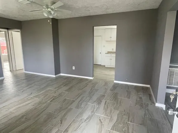 5102 Myrtlewood St, Houston, TX 77033