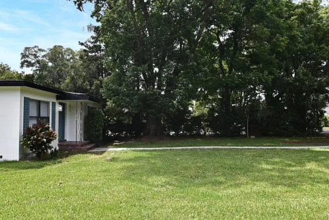 2520 E Jefferson St #A — Photo 2
