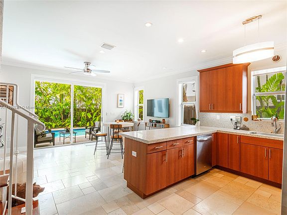 4th image of 3060 New York St #3060