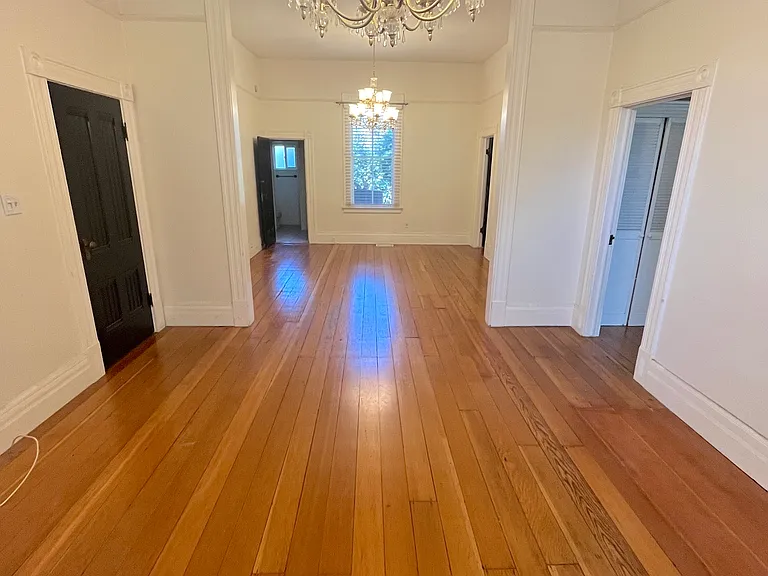 703 Manzanita Ave — Photo 2