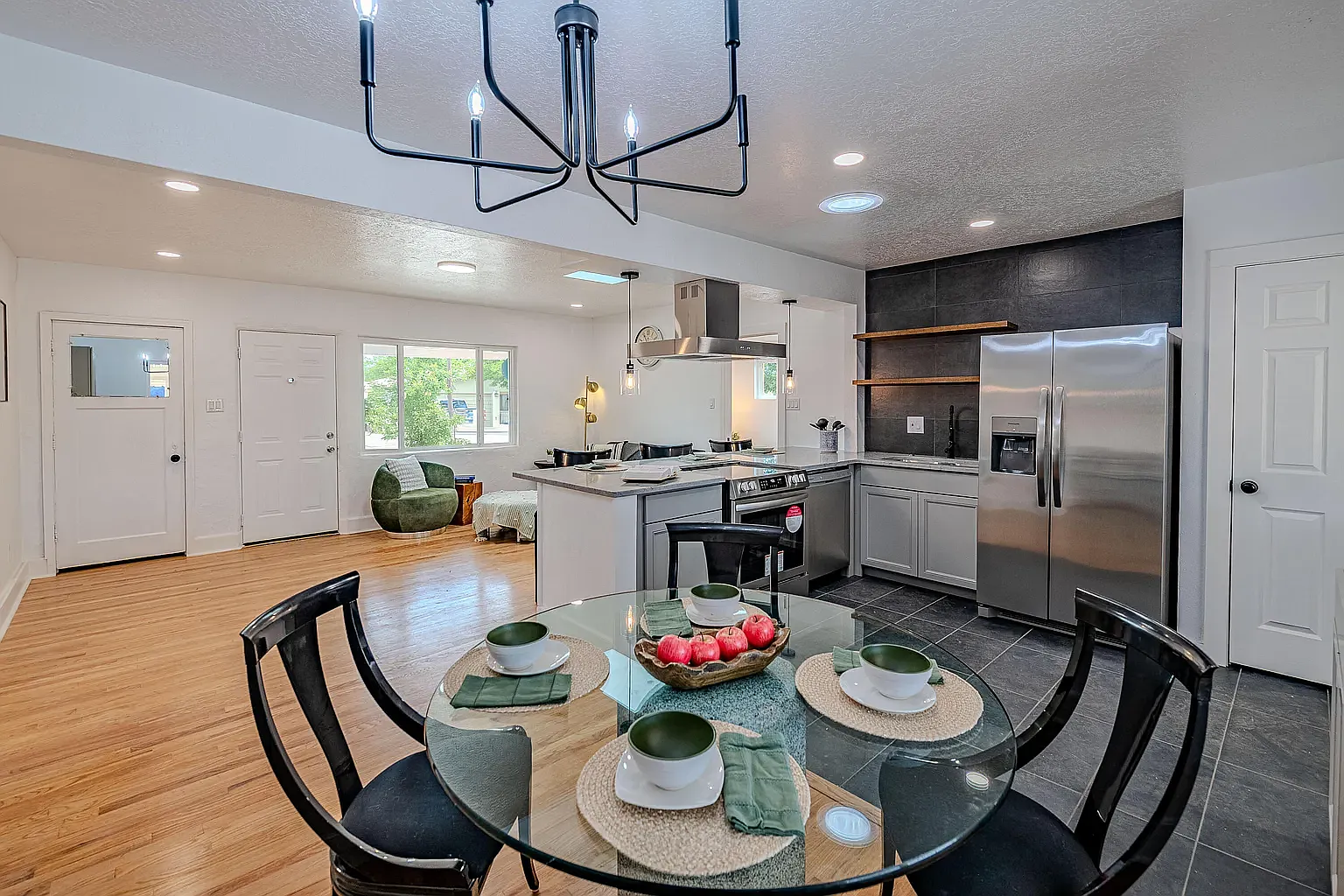 1 bed, 1249 sqft, $1,050 — Photo 3
